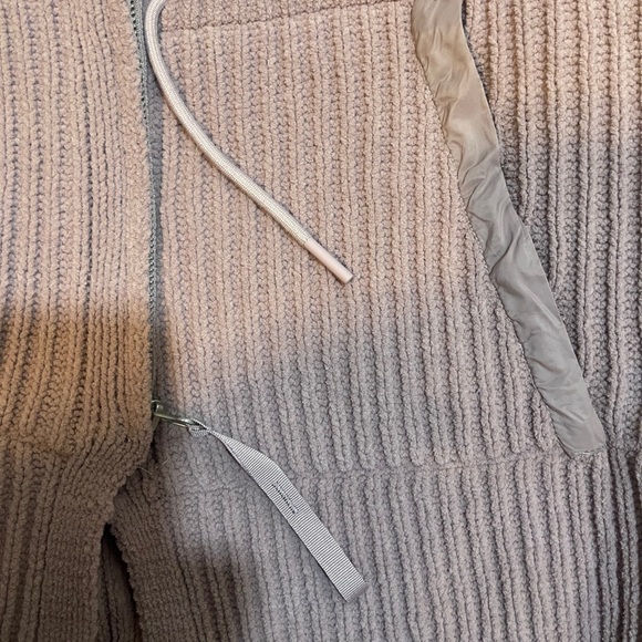 Sweater for fall weather, used but in good condition. Size S but fit like Medium - Picture 5 of 5